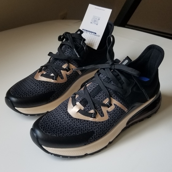 NEW! Gia Mesh Sneakers - Picture 4 of 9